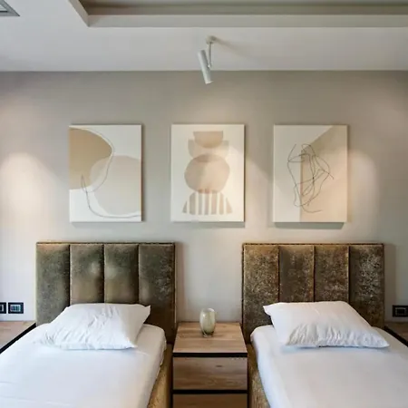 Aparthotel Luxurious 3*