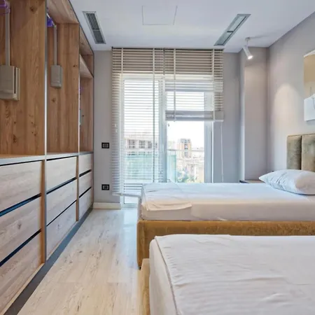 Aparthotel Luxurious 3*